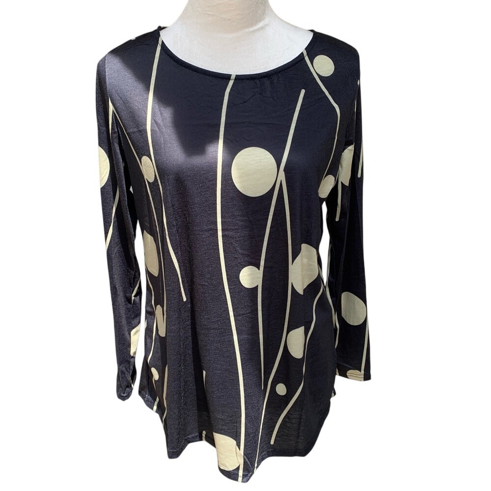 STYLEWE. Ladies top w/geo print. Gold lines and solid circles.‎ Size M.